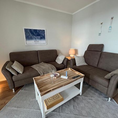 Traumwohnung Mit Stadthafen-Panorama! Zwei Schlafzimmer, Parkplatz Rostock Esterno foto